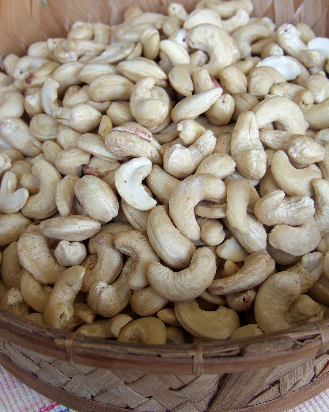 Raw cashew nut kernels.